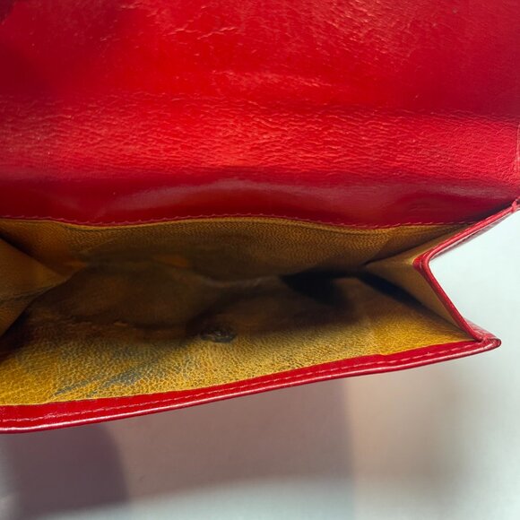 GUCCI Vintage Red Patent Leather Compact Wallet w/ Horseshoe Clasp - Preowned - Picture 14 of 14